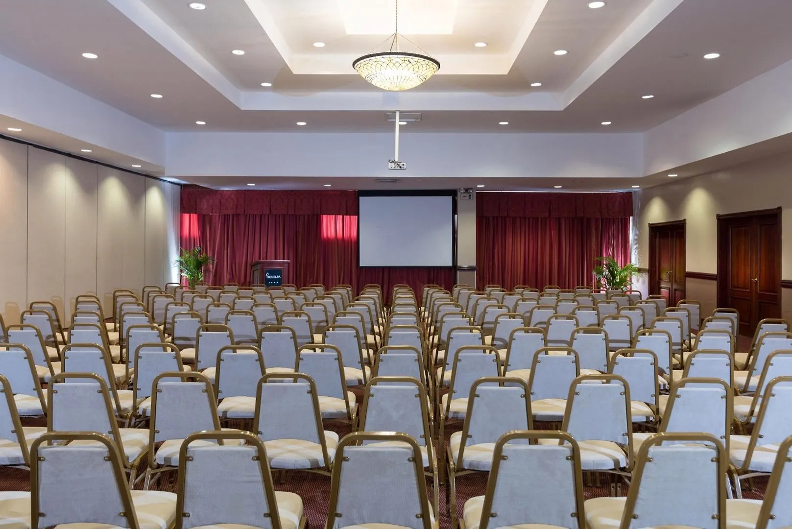 Hodelpa Garden Suites Golf & Convention Center