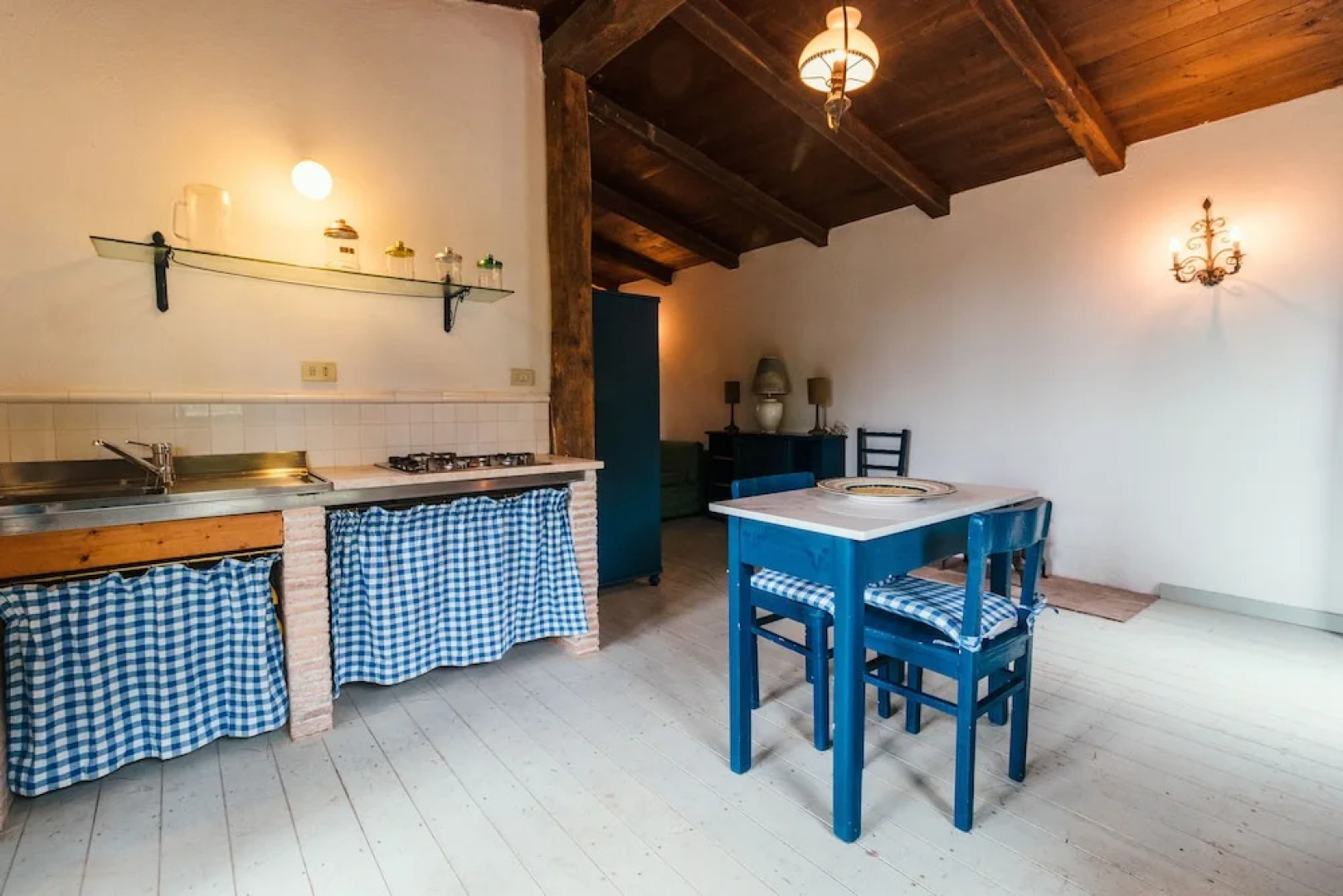 Donkeys and Roses La Casa delle Querce