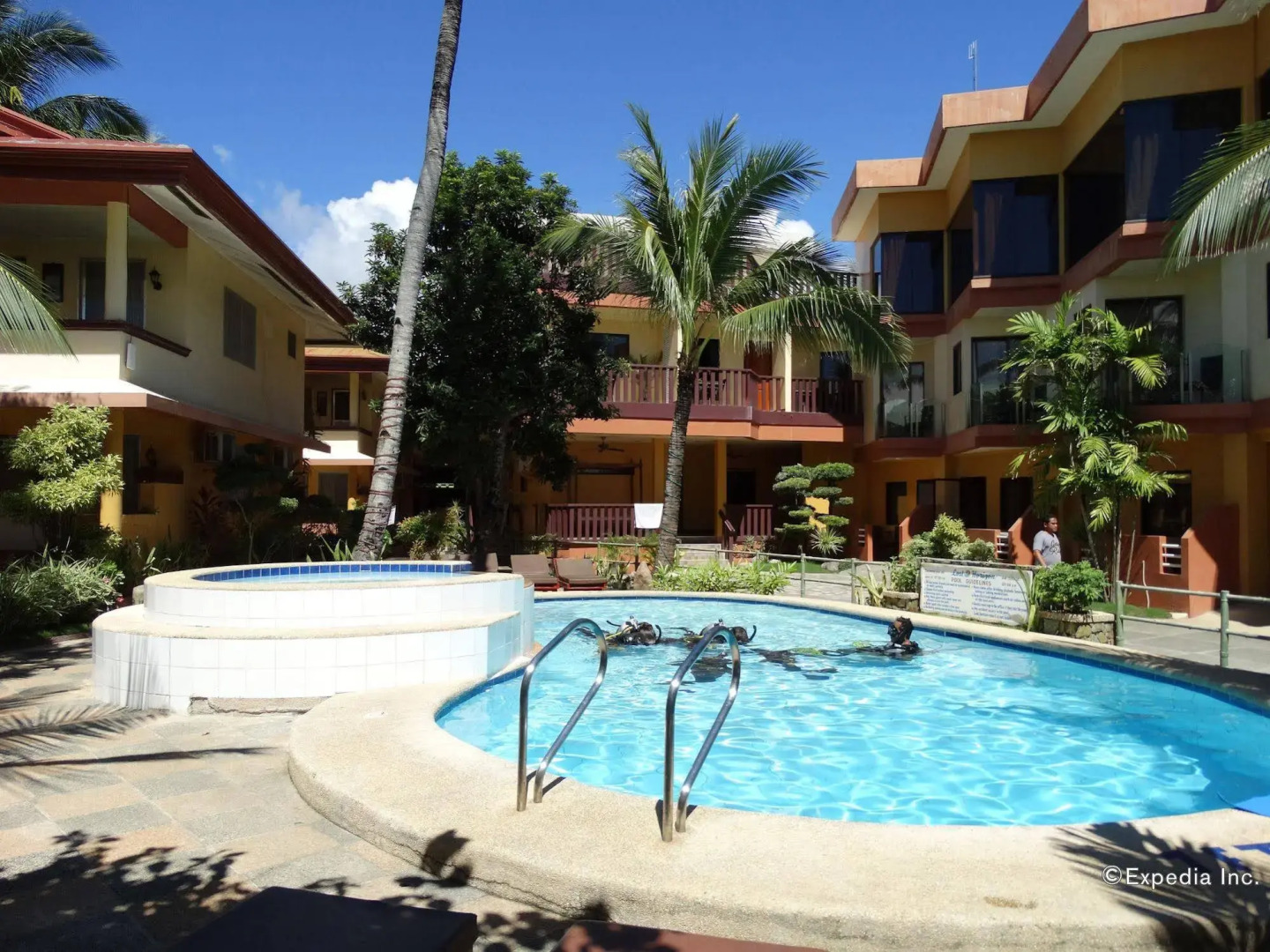 Lost Horizon Beach Dive Resort