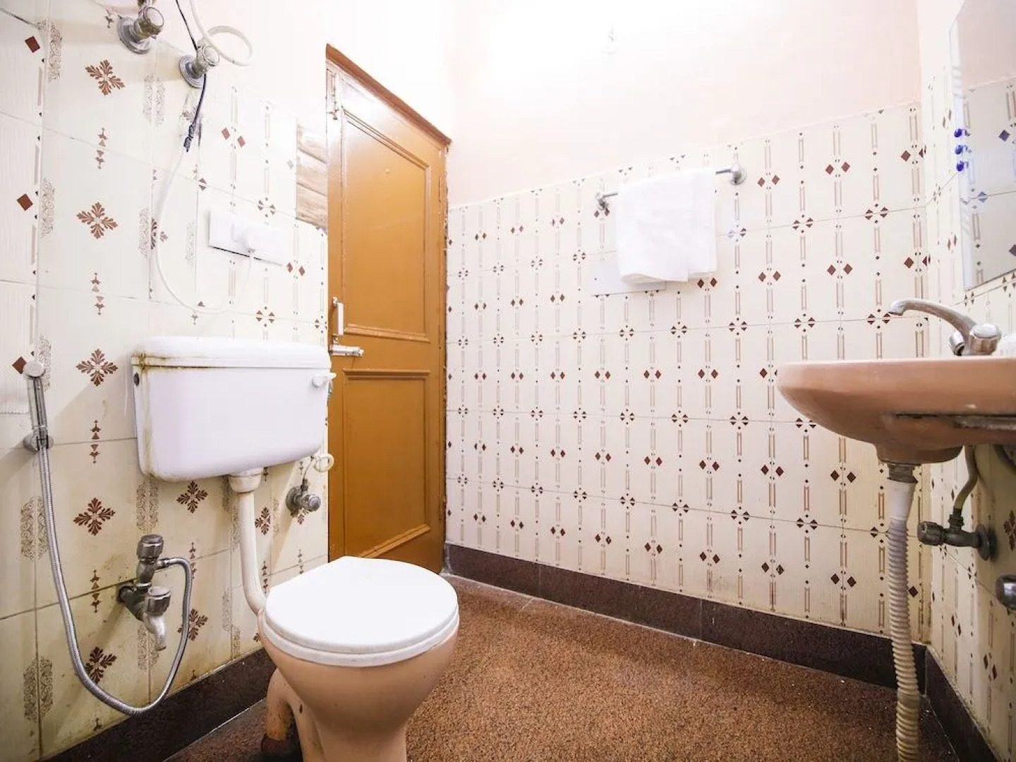 OYO 24753 Hotel Preet