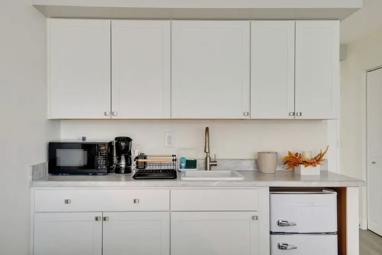 Beachfront Gem w/ Community Pool in Daytona!