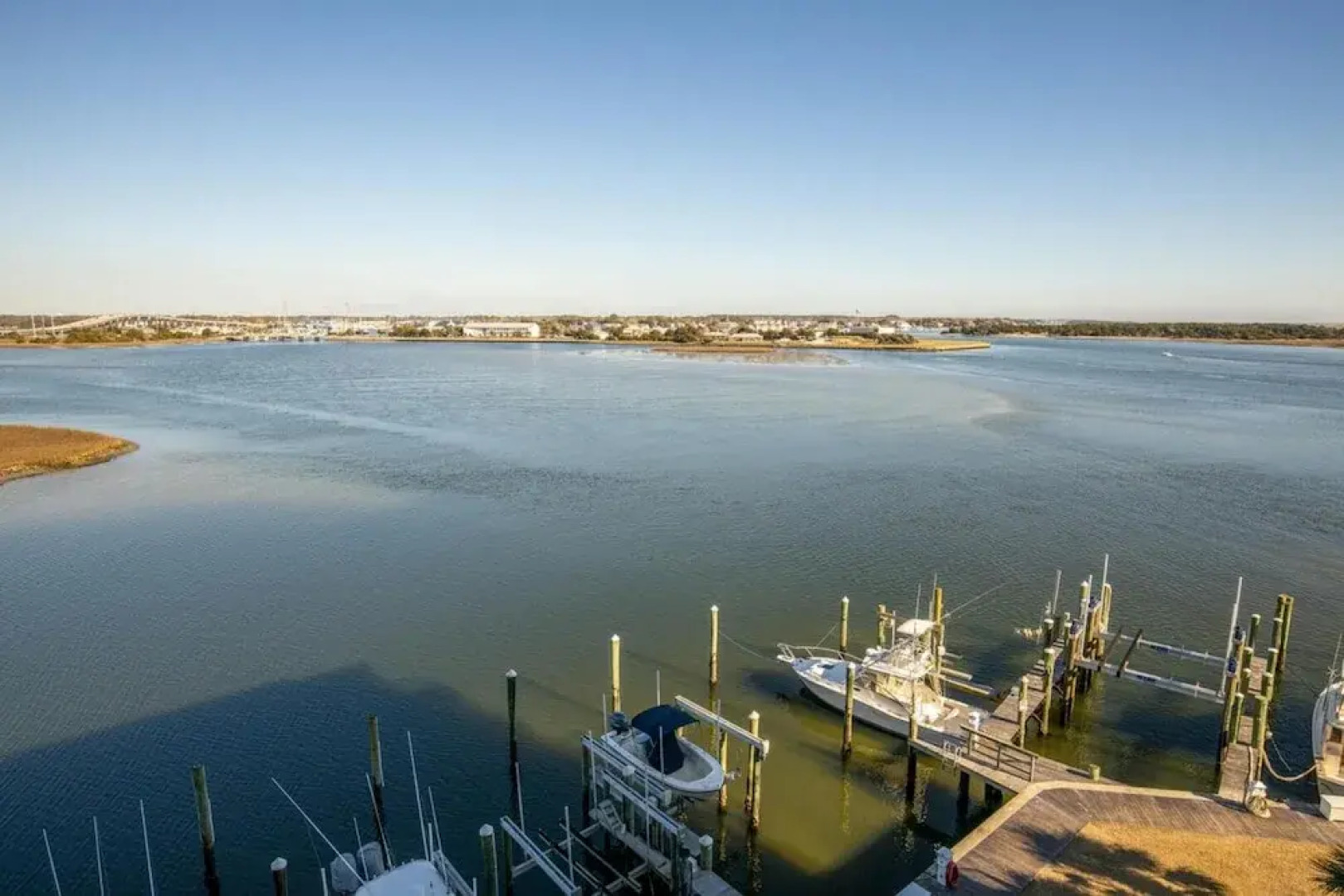 Yacht Club Dream 3 Bedroom Condo by RedAwning