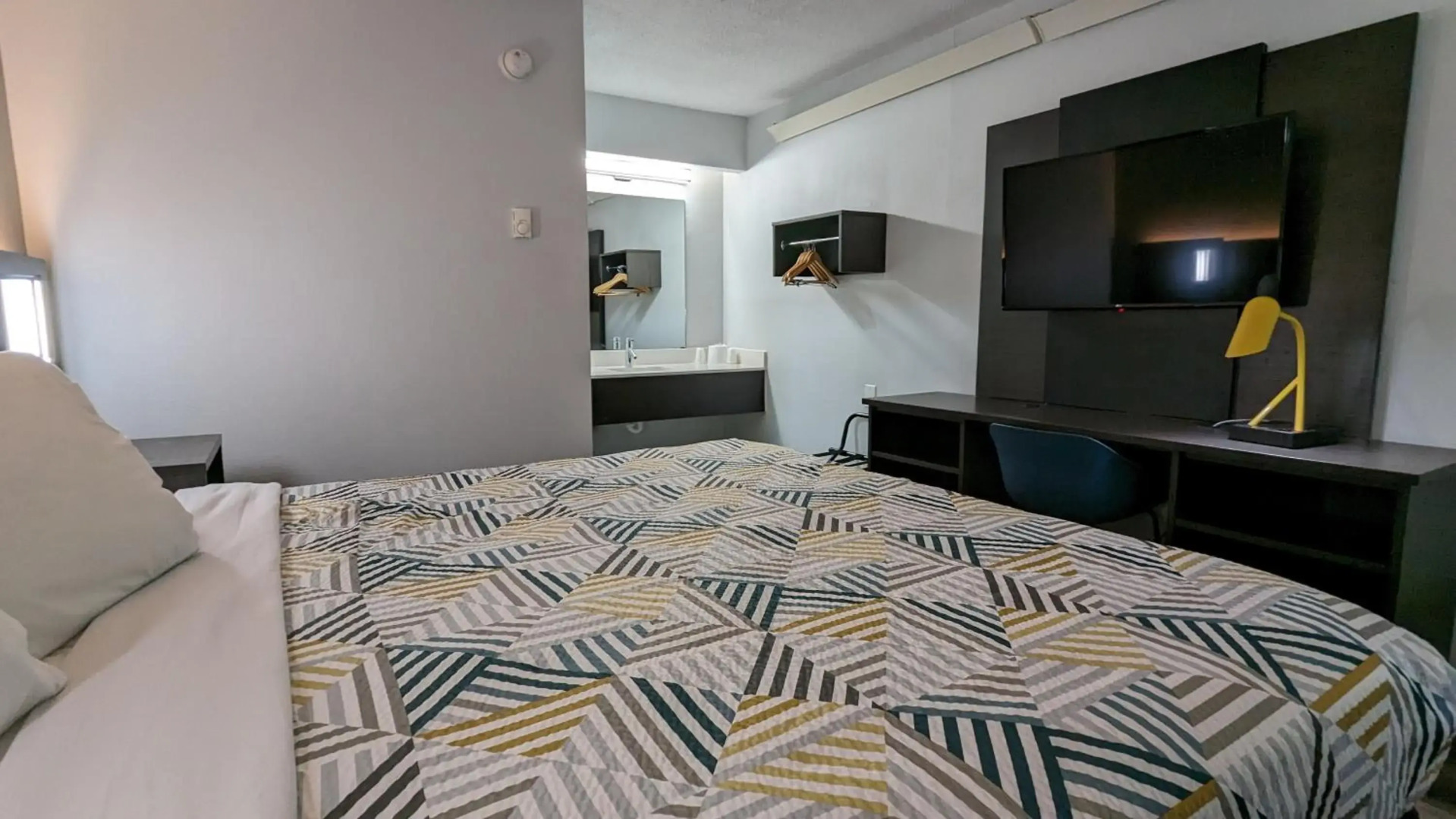 Motel 6 Nashua, NH - South