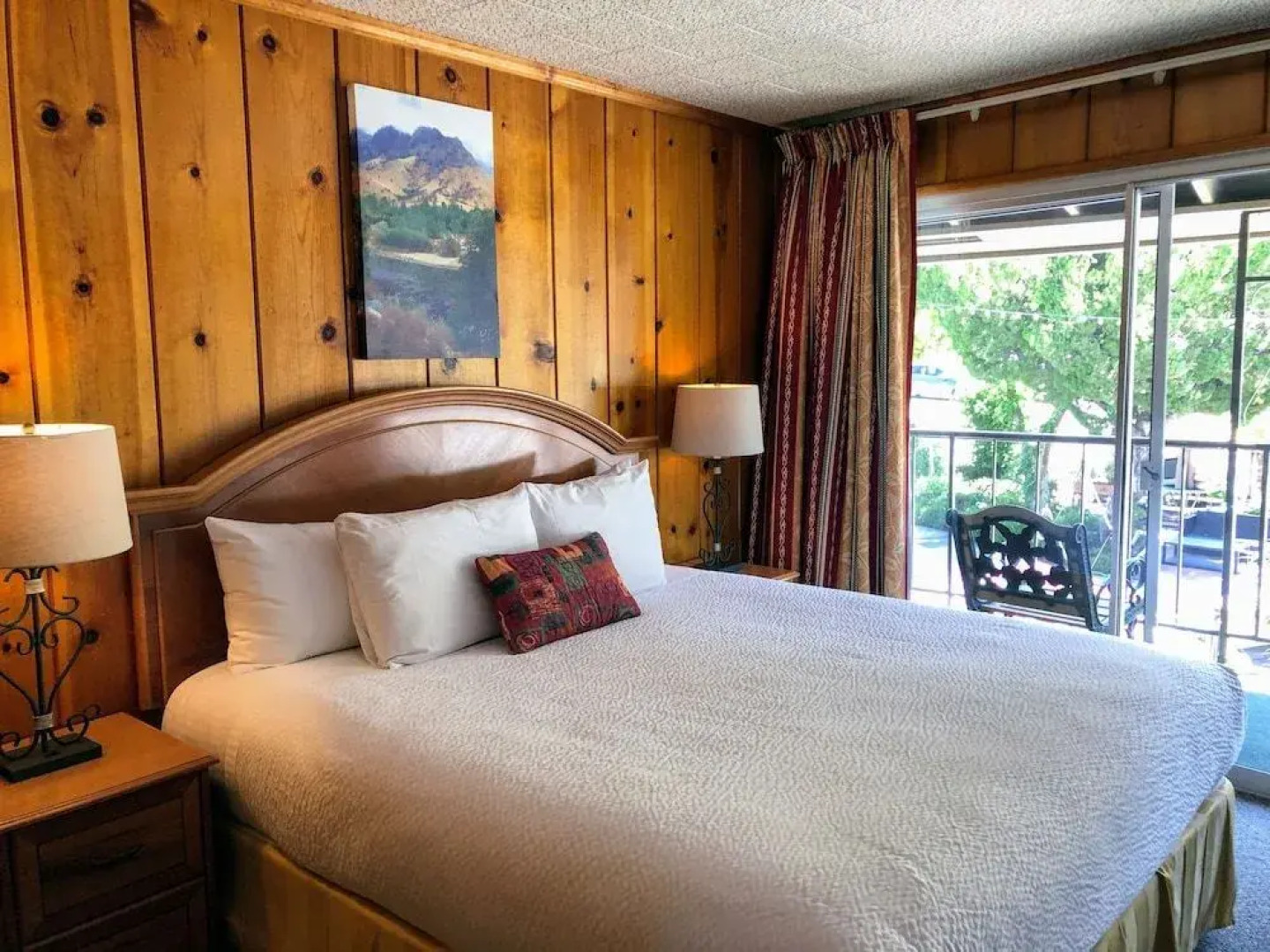 Piazza's Pine Cone Inn