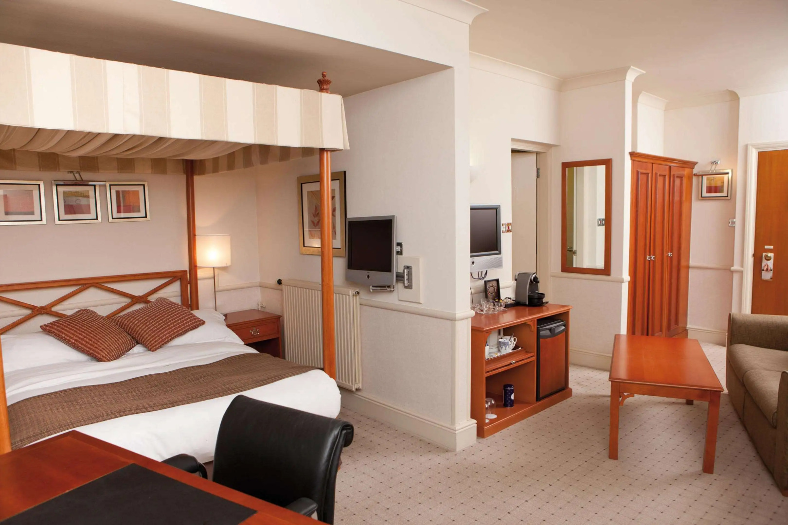 North Lakes Hotel And Spa