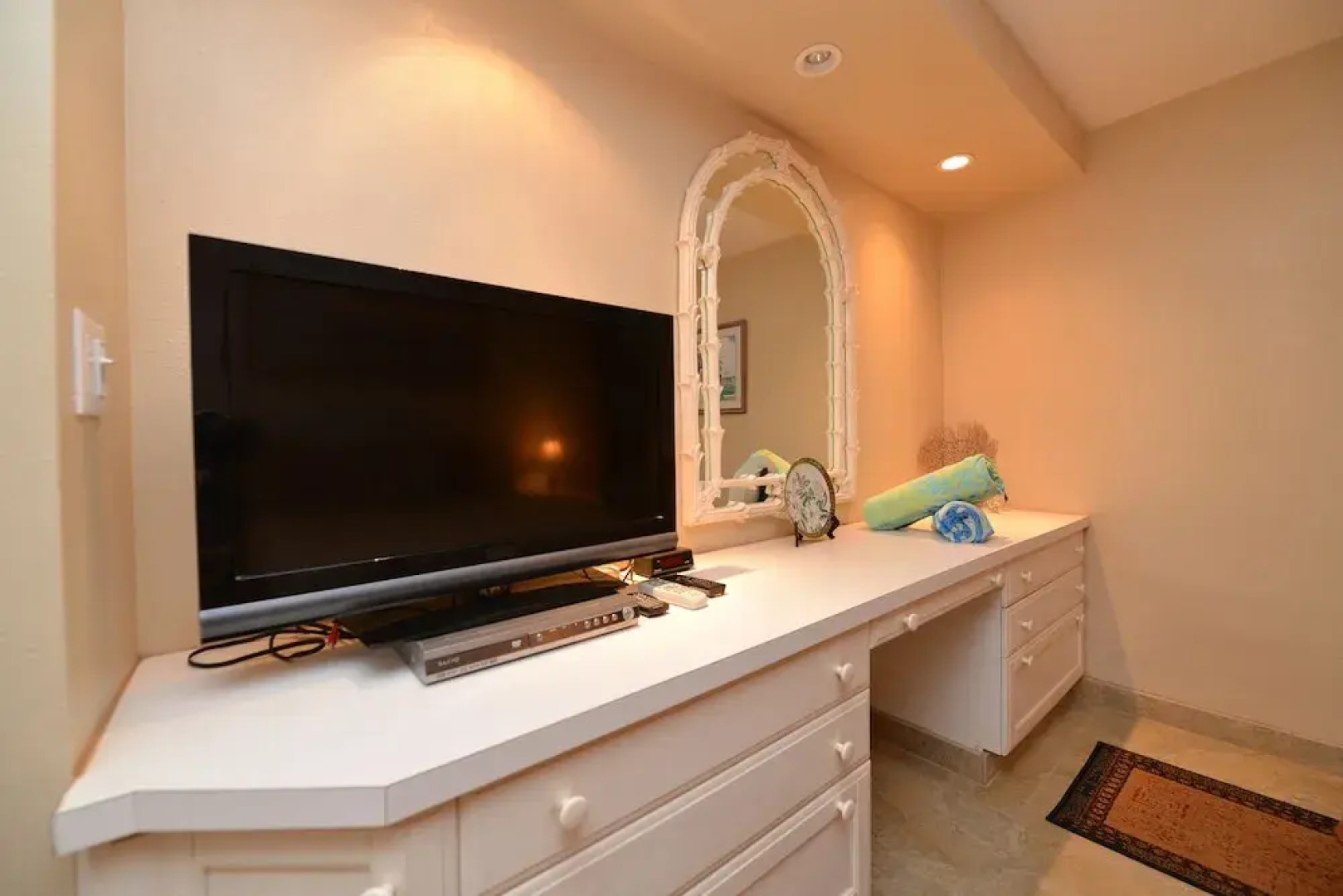 Kaleialoha #114 1 Bedroom 1 Bathroom Condo by Redawning