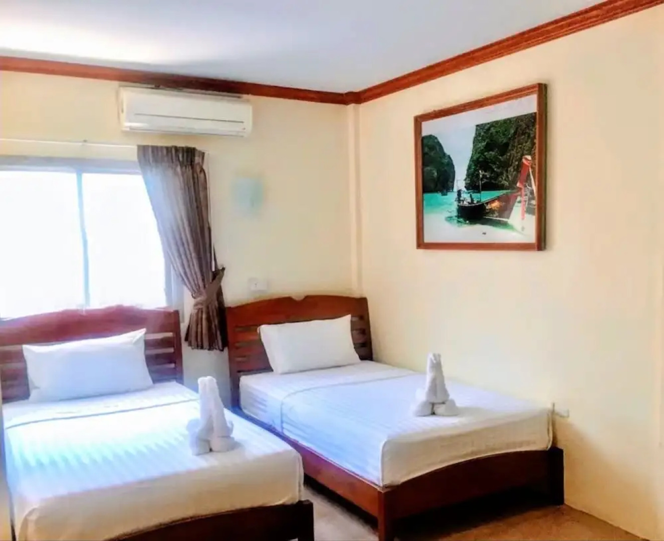 Golden Bee PhiPhi Hostel