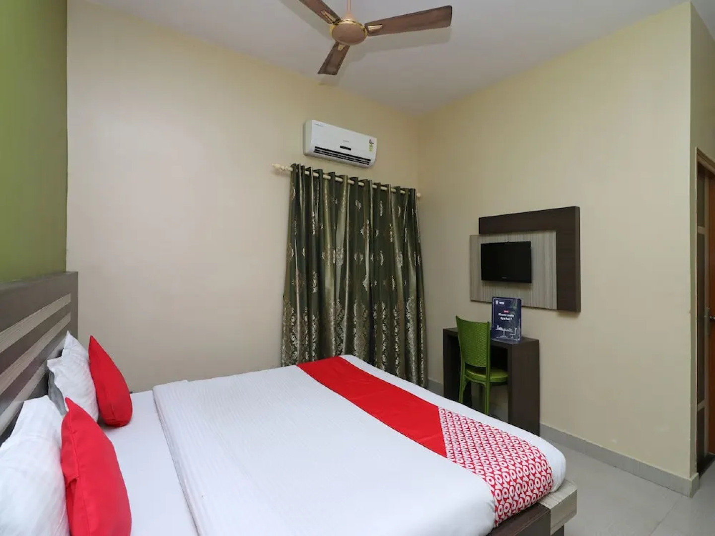 OYO 12318 Hotel Sea Horse