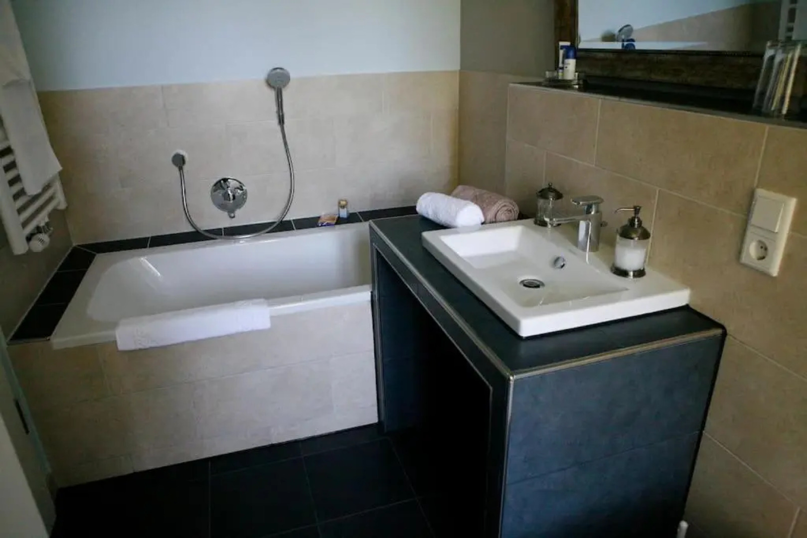 ZI Ferdinand mit Rosengartenblick