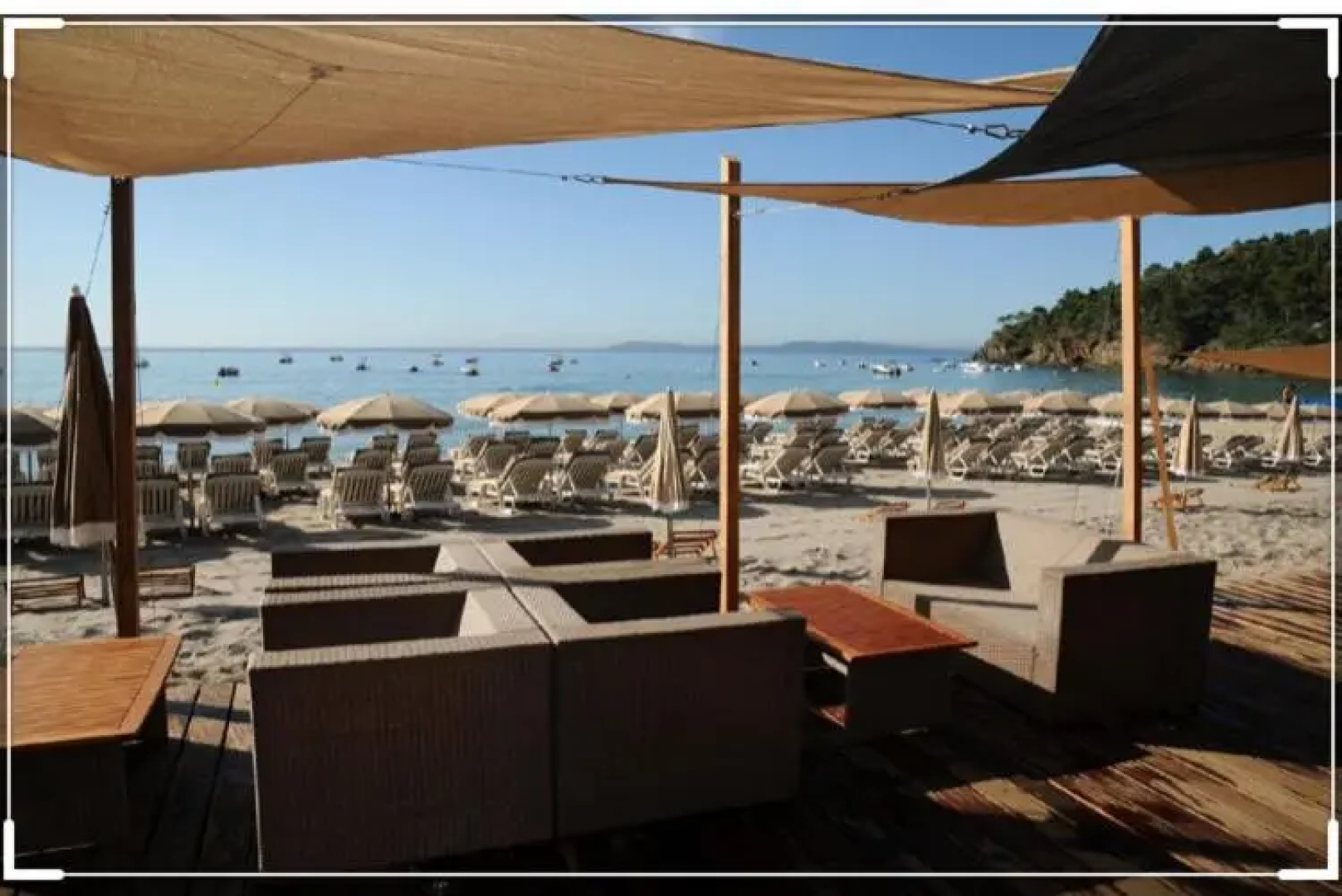 CAVALAIRE vue MER au loin MAISONNETTE TOUT ÉQUIPÉE POUR 4 PERSONNES AVEC PISCINE CLIM WIFI VÉLOS TV BARBECUES
