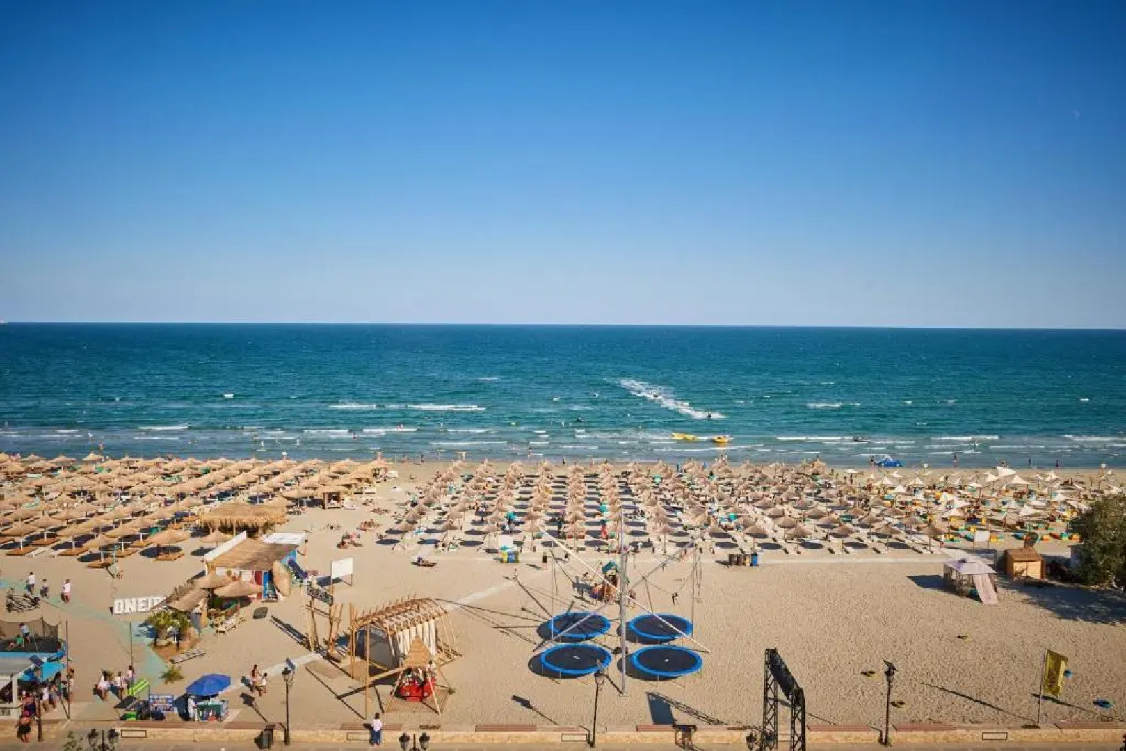 Golden Sunrise studio Spa n Pools Beach resort