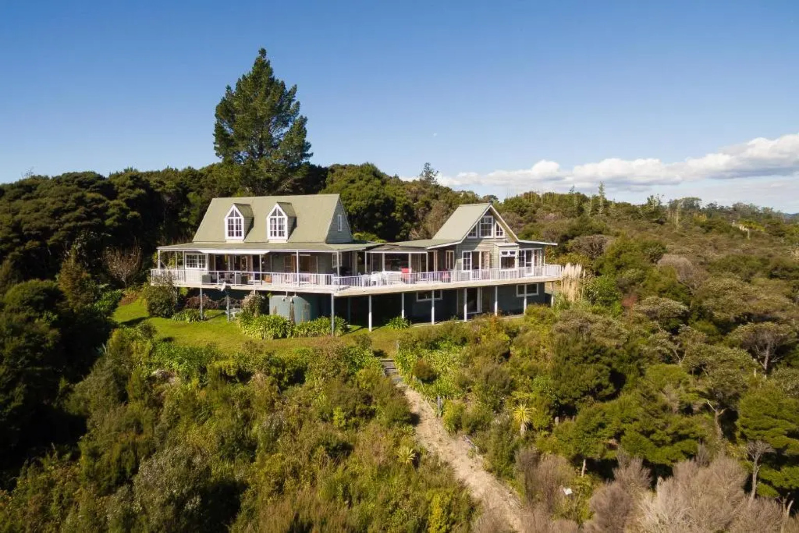 Veronica House - Russell Holiday Home