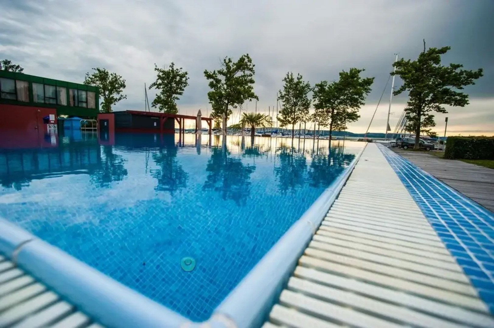 BL YachtClub & Apartments