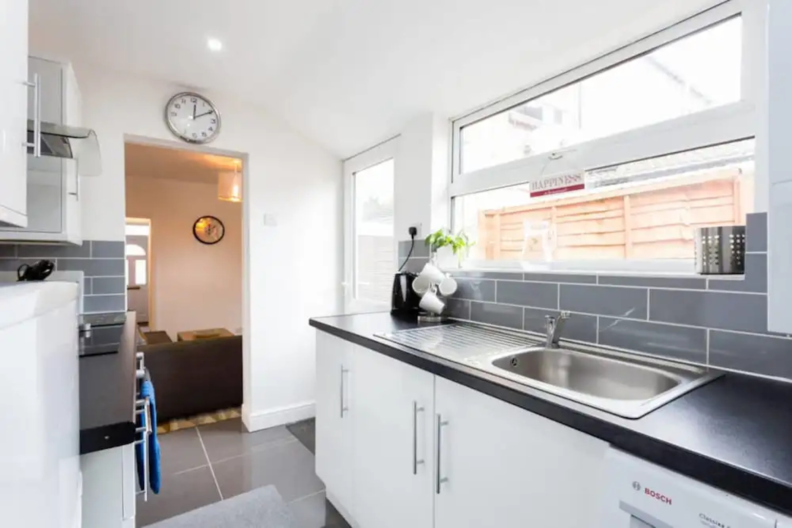 Ashton House, Luton - inhabit short stays