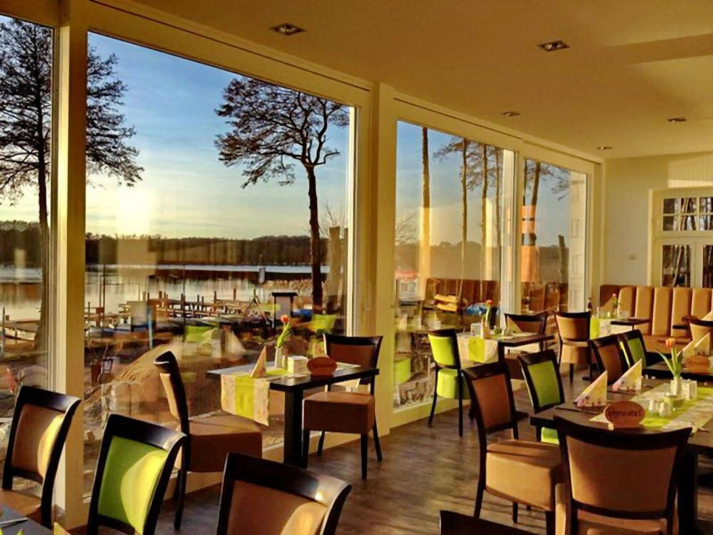 Strandhotel & Restaurant Mirow