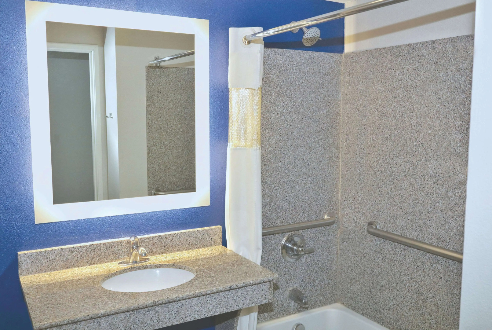 La Quinta Inn & Suites by Wyndham NE Long Beach/Cypress