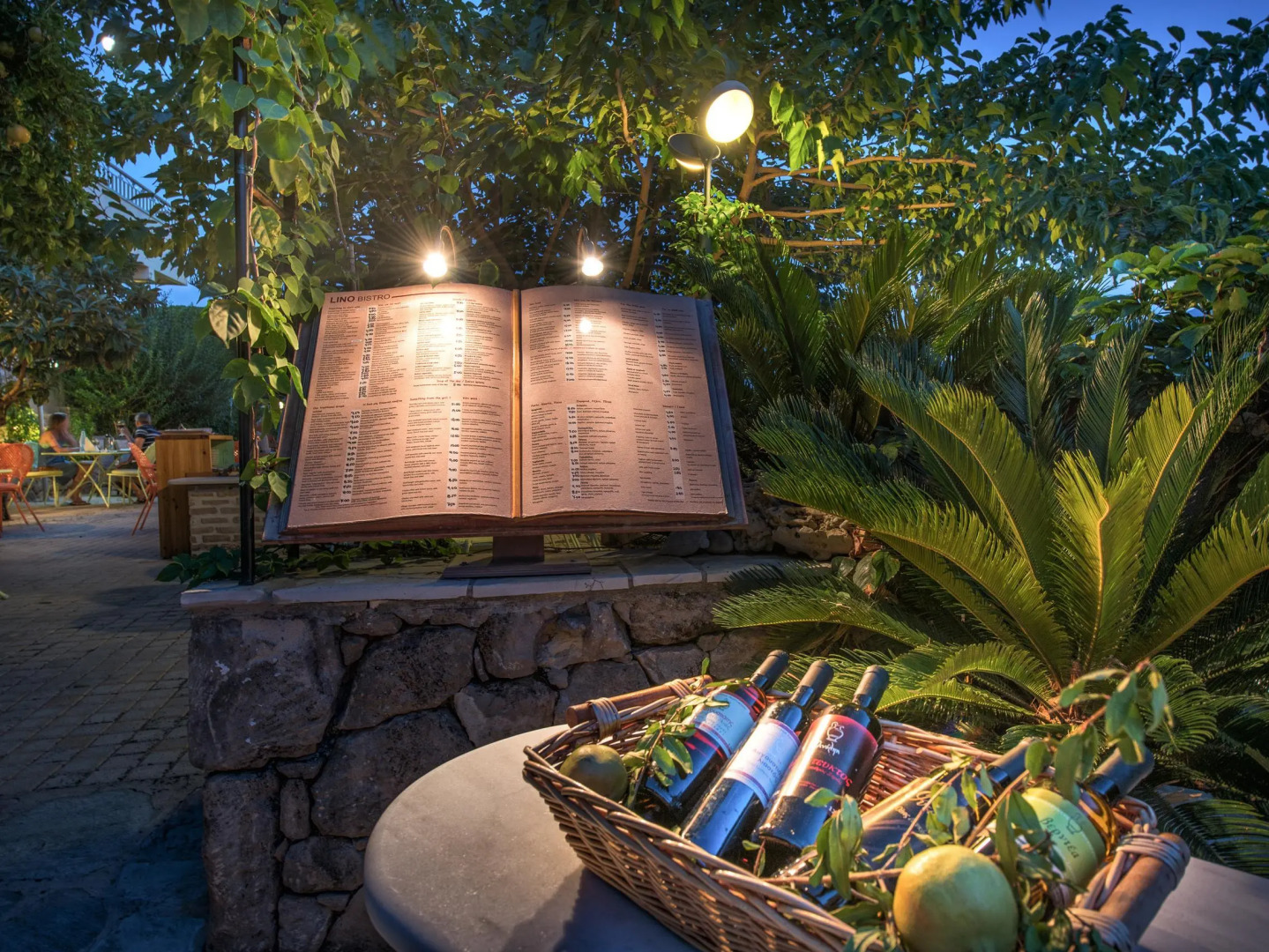 Koukounaria Hotel & Suites