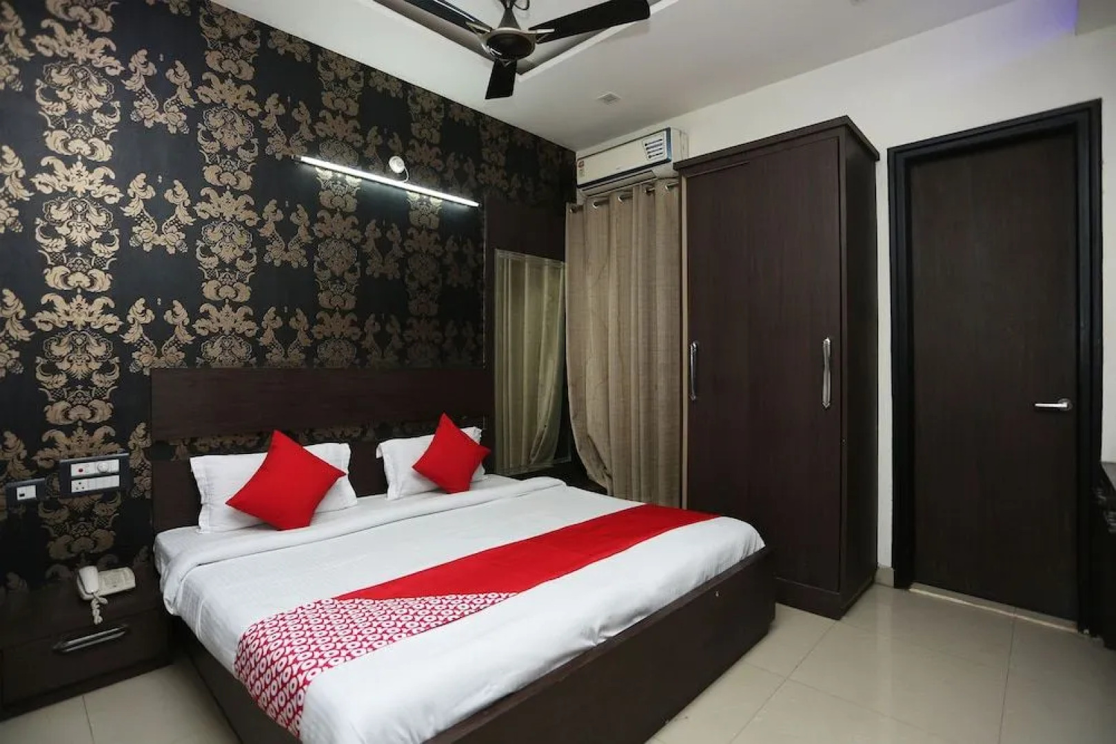 Hotel Galaxy by OYO Rooms