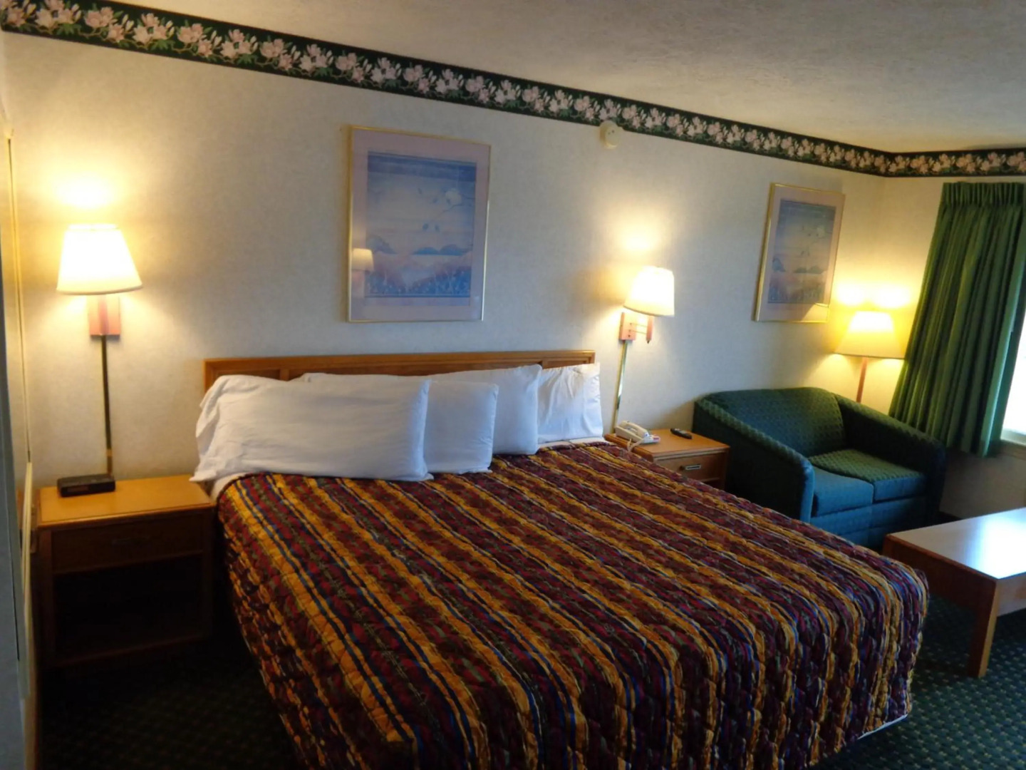 Travelodge by Wyndham Ridgeway Martinsville Area