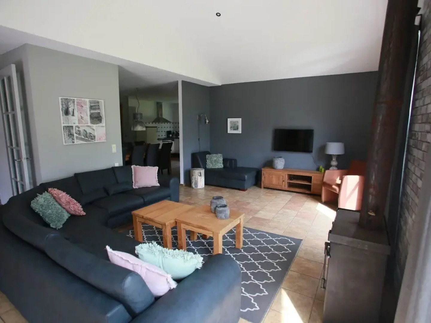 Cozy House With a Sauna and hot tub Surrounded by Nature