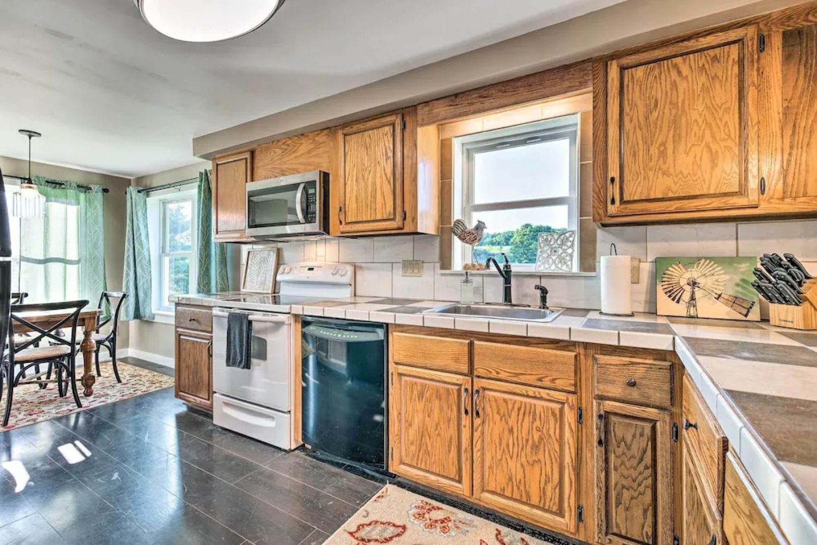 Deck & Game Room: Home in Pennsylvania Countryside