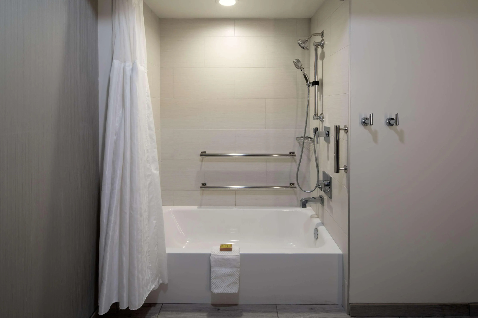 DoubleTree by Hilton Hotel Bakersfield