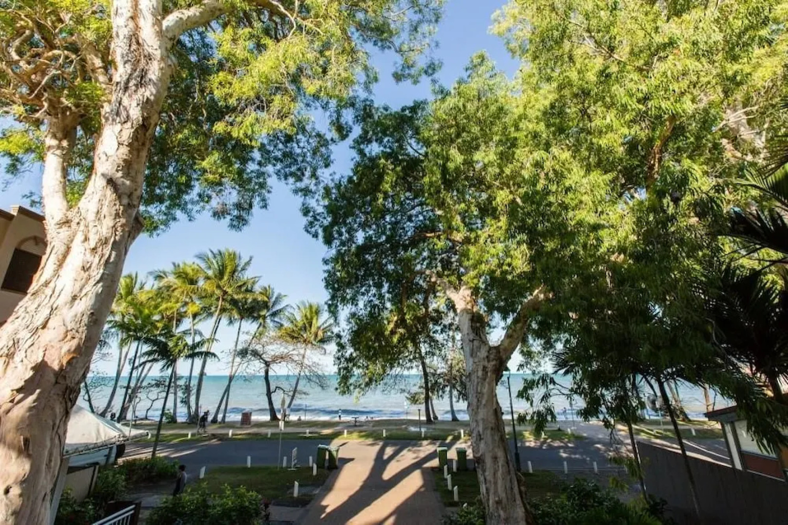 603 On The Beach - Luxury Apartment