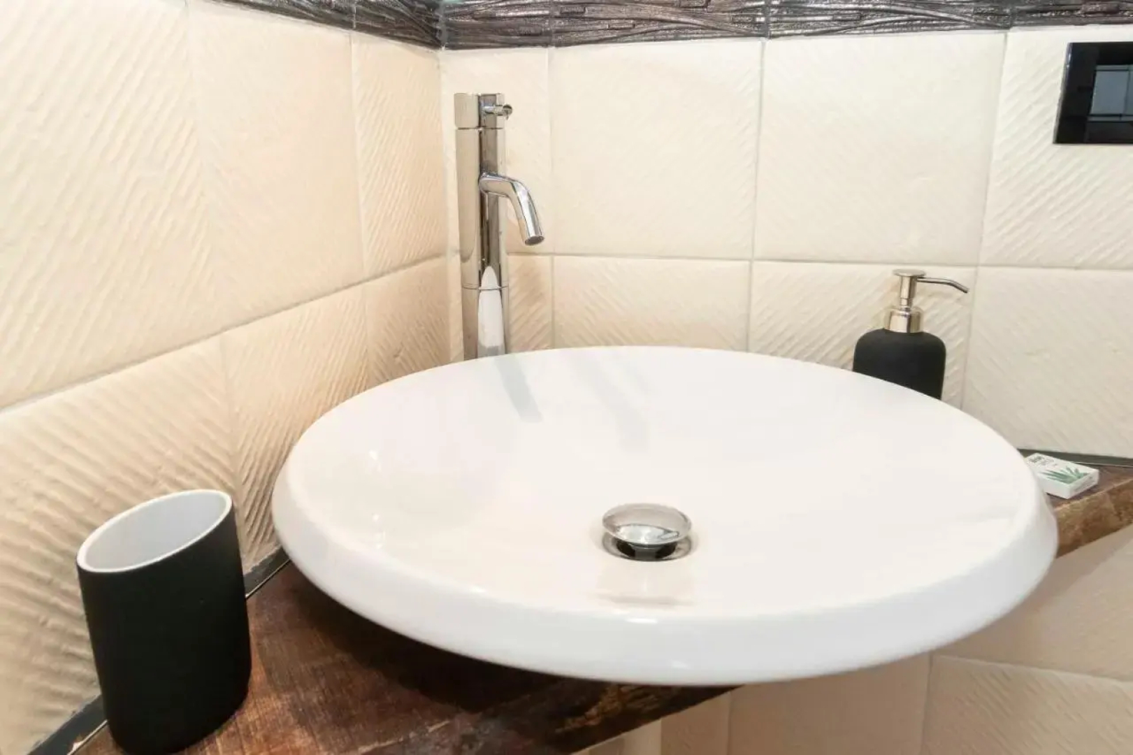 BOOK NOW! Apt x4 a few steps from Valentino's Park