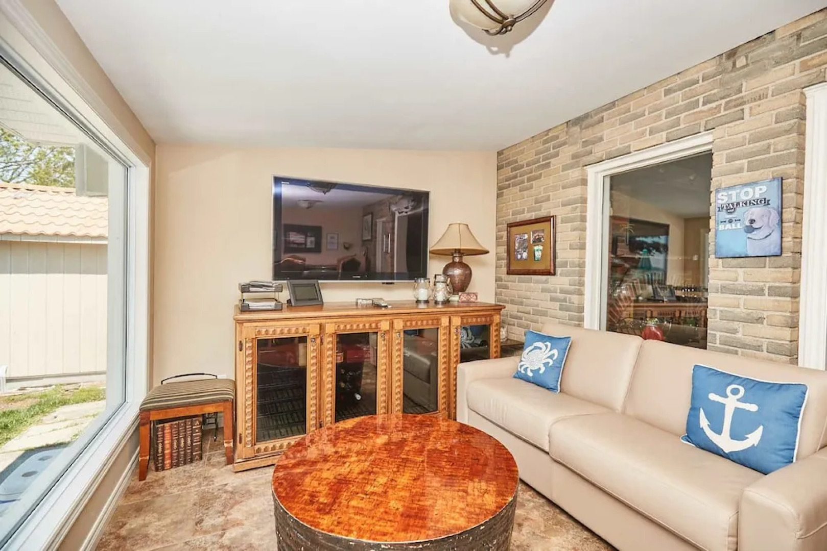 Niagara Lakefront Charm