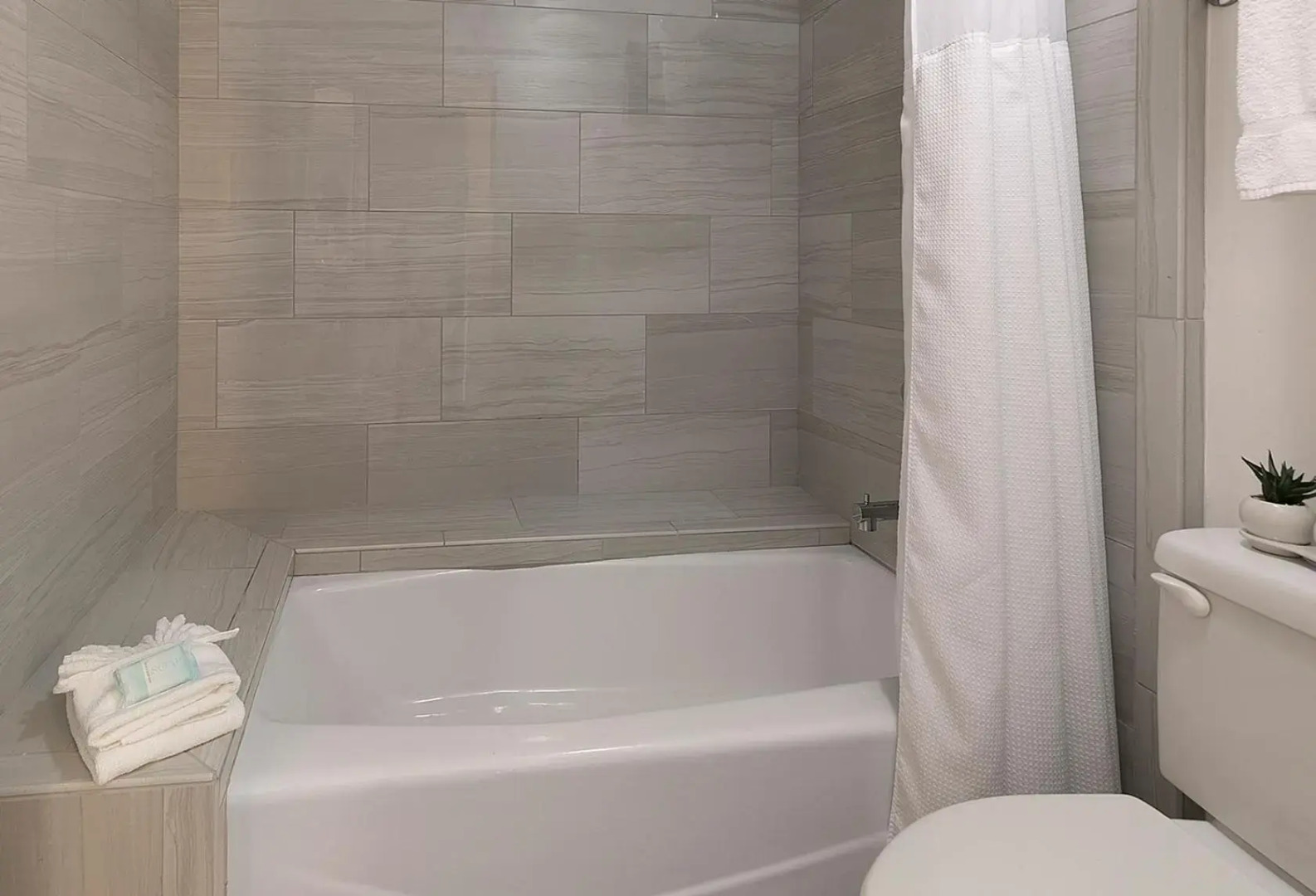 Pismo Lighthouse Suites