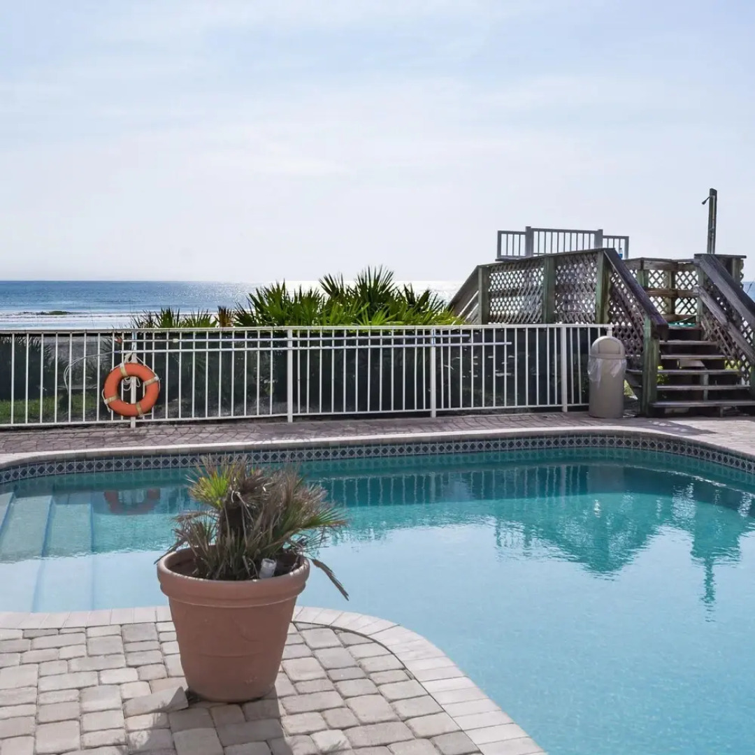 Beachfront Palm House - Walk Right out to the Pool Beach Access - Ph1b