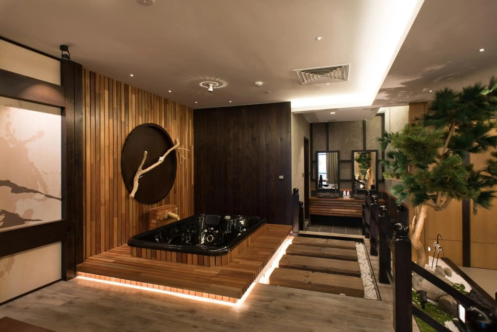 Vangohh Eminent Hotel & Spa