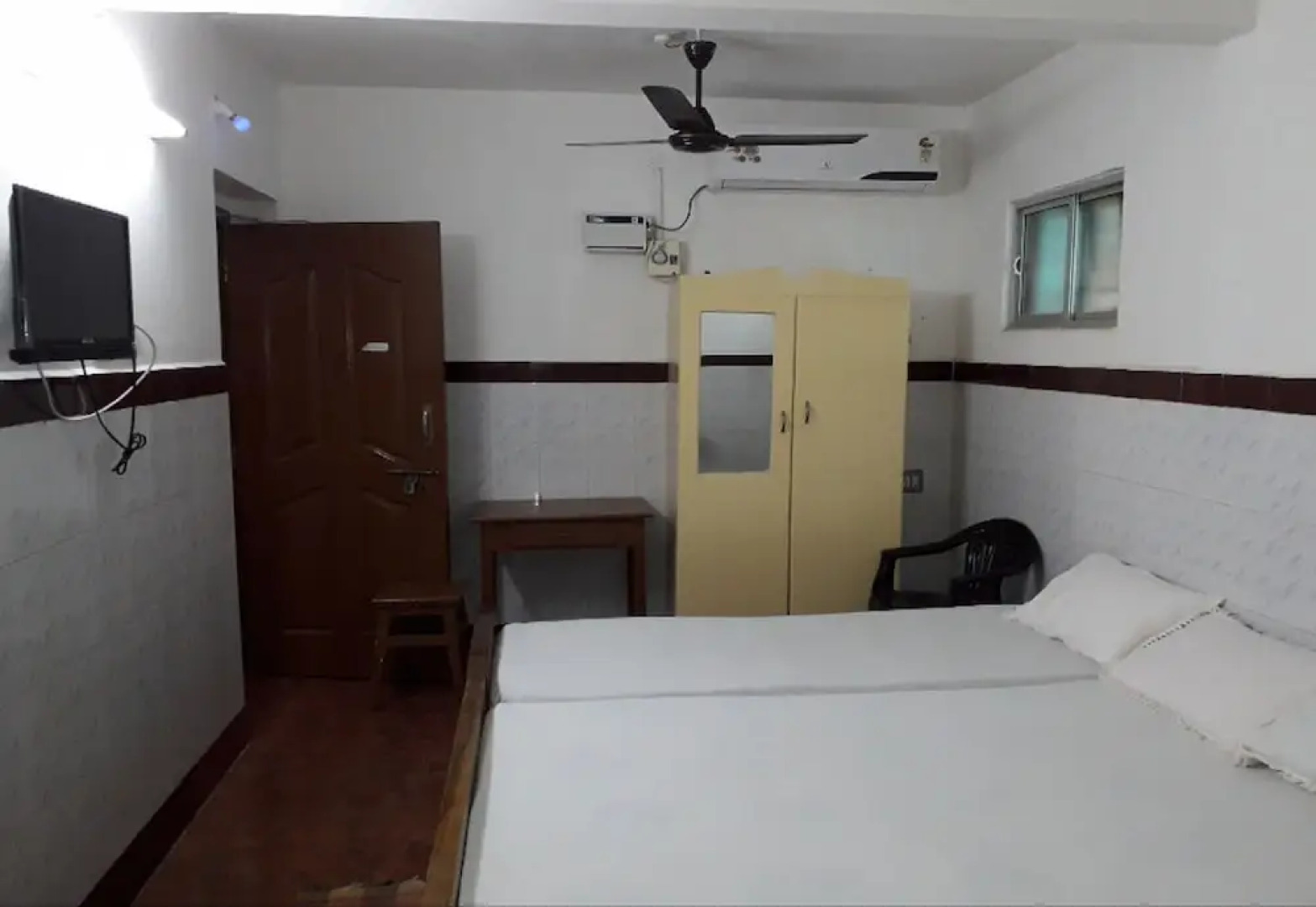 Parisha Residency - Temple Side Hotel