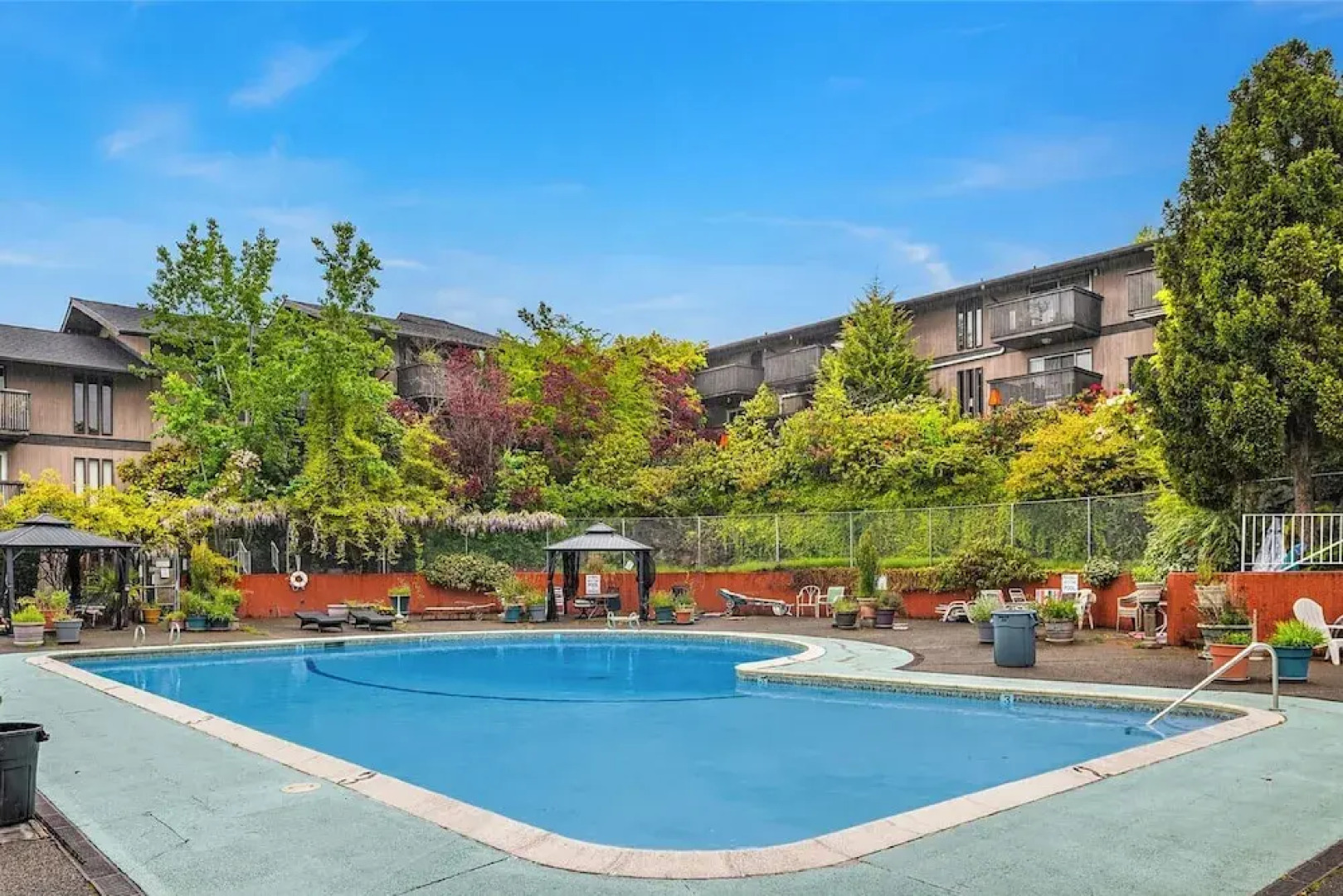 Modern Home Between Seattle, Tacoma & SEA Airport