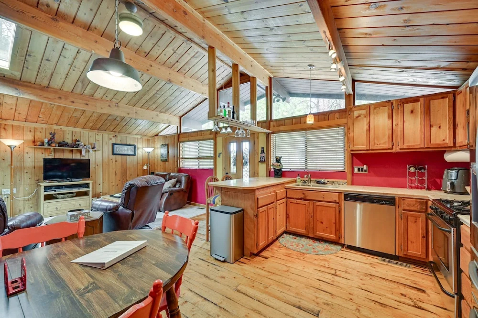 Cozy Munds Park Cabin w/ Fireplace & Deck!