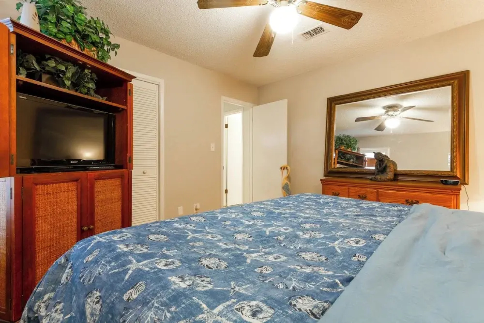 Quiet Condo ~ 10 Mi to Dtwn Pensacola