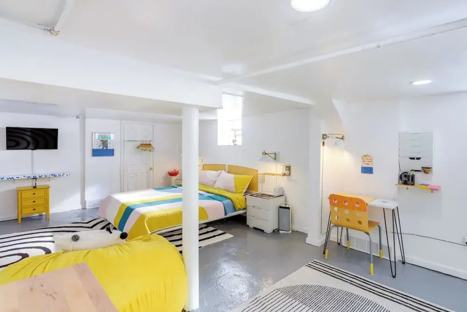 Gordon Square Studio ~ 4 Mi to Downtown Cleveland!