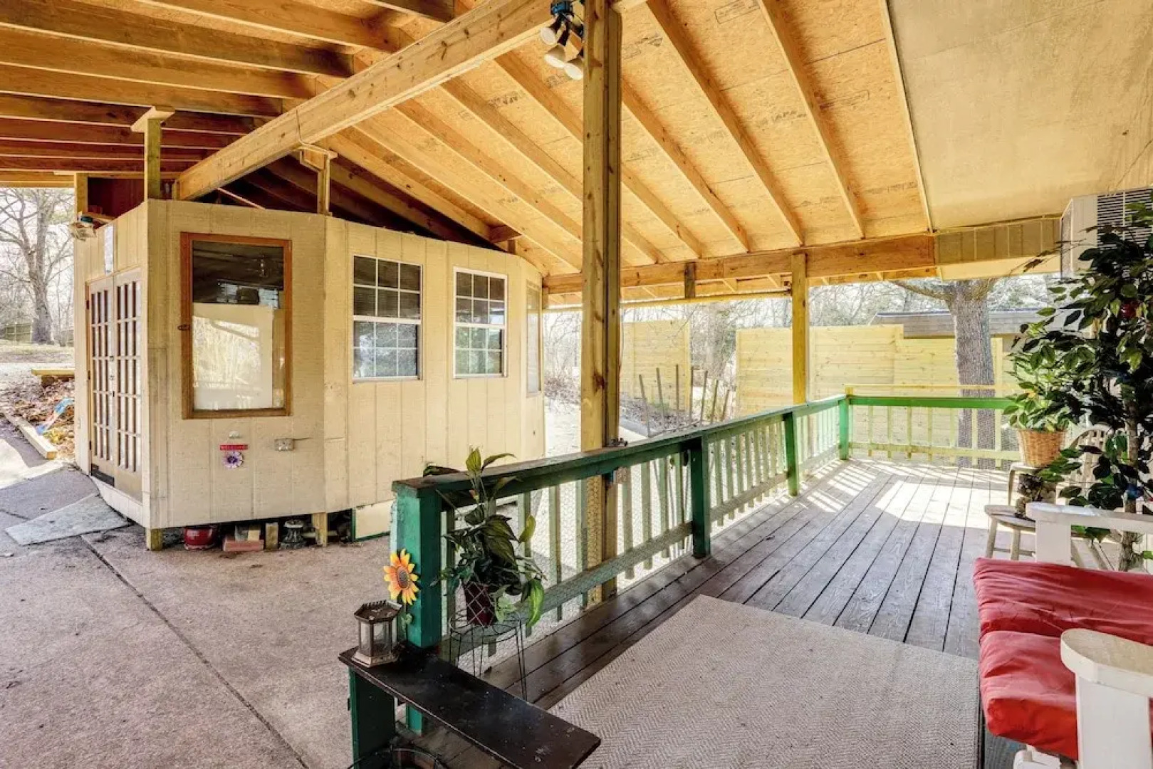 'the Treehouse' in Cherokee Village: Deck & Views