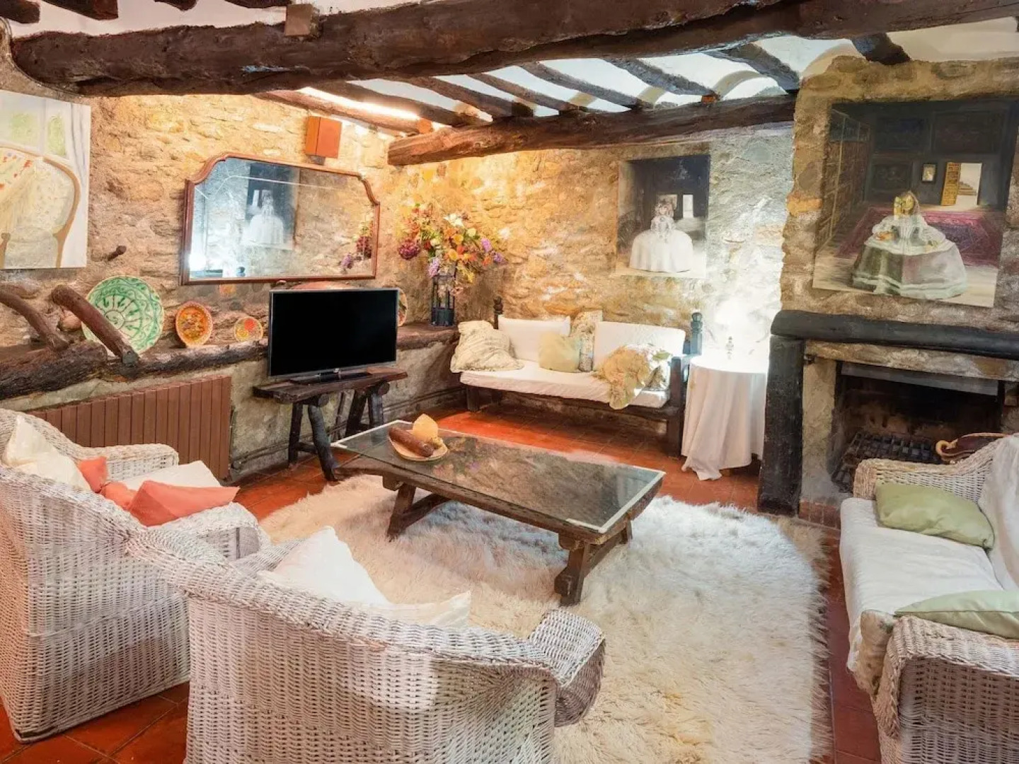 Rustic Holiday Home in Tolva near Mont Rebei Lake