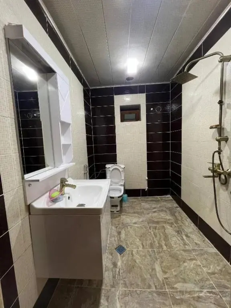 Cozy house 5 mins away from city center.