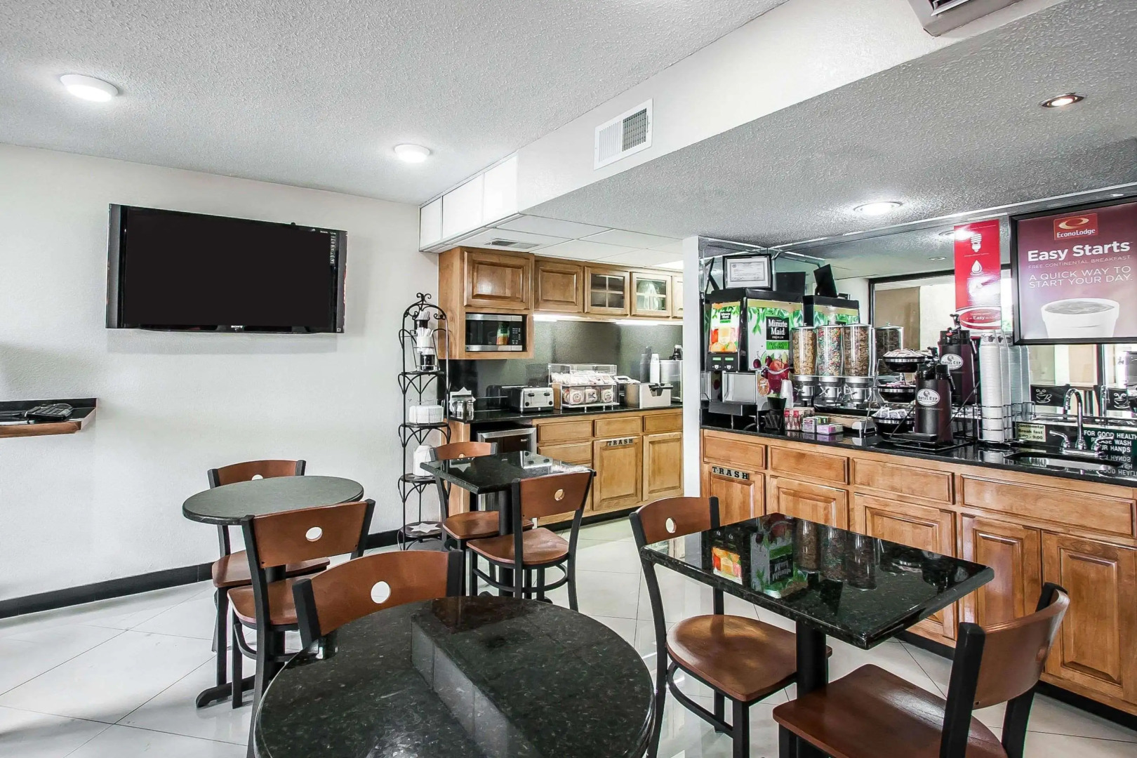 Econo Lodge Inn & Suites Memphis East