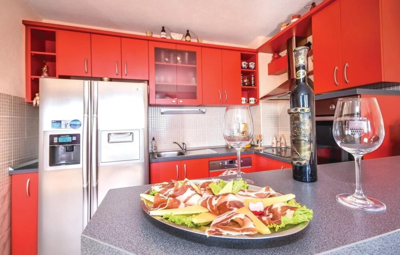 Beautiful Home in Mravince With Wifi and 2 Bedrooms