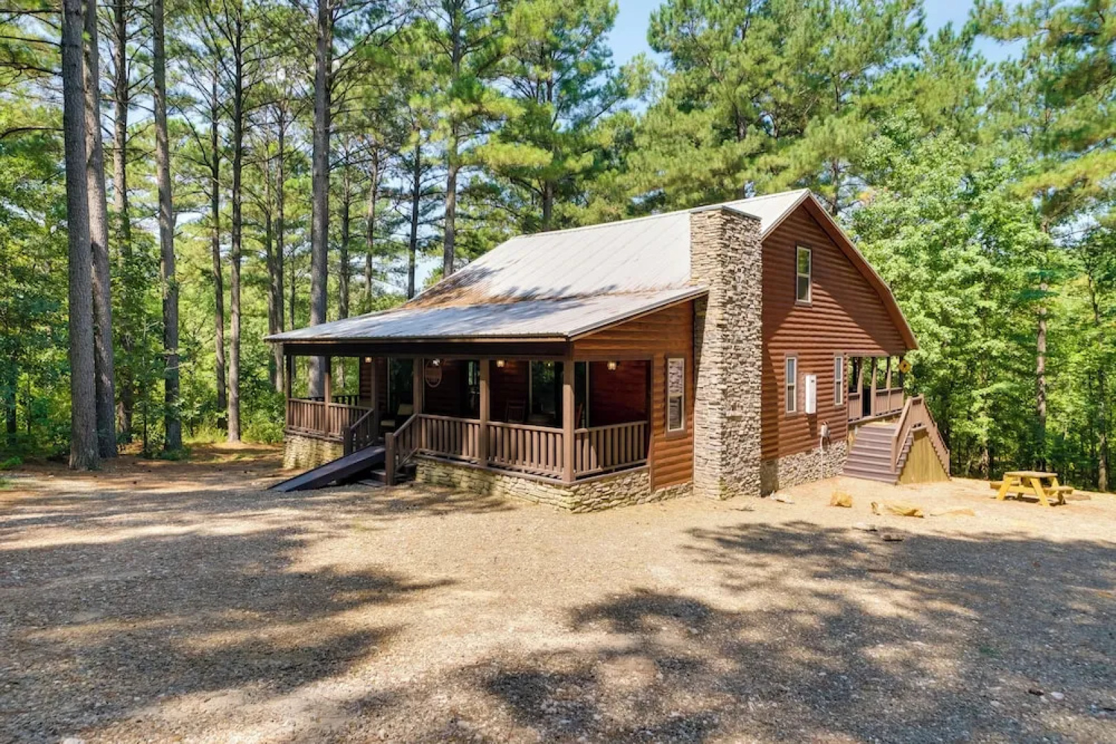 Broken Bow Escape w/ Hot Tub & Basketball Court!