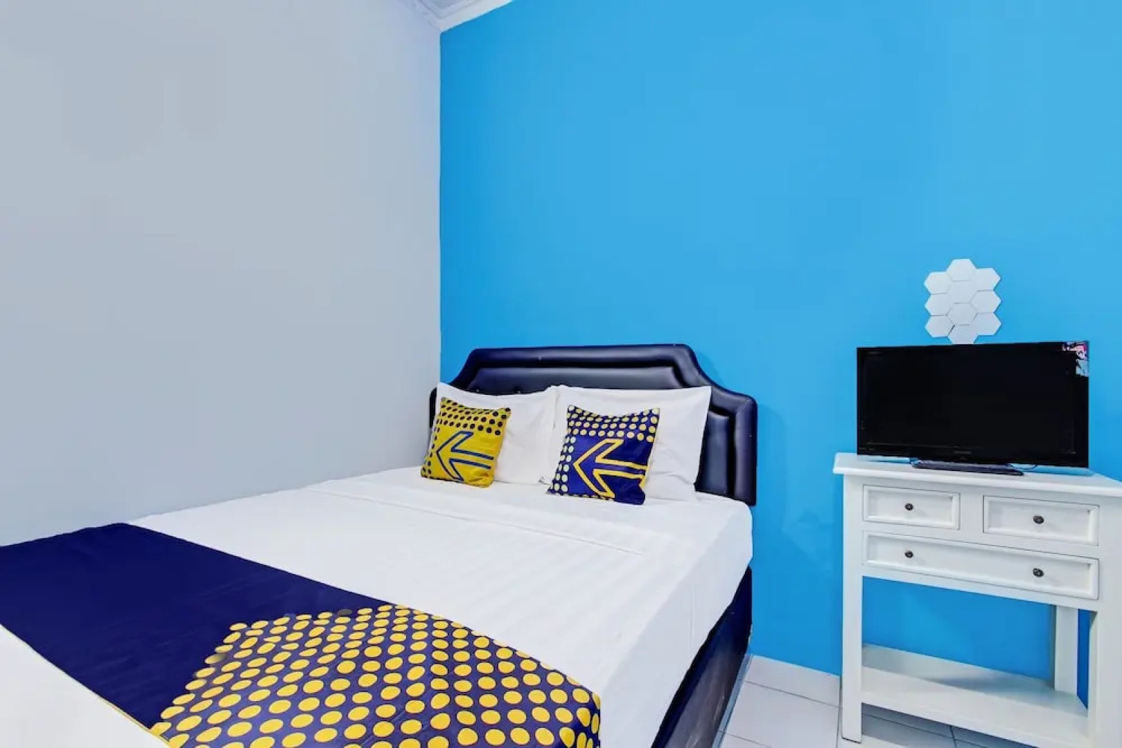 SPOT ON 92179 Latinos House