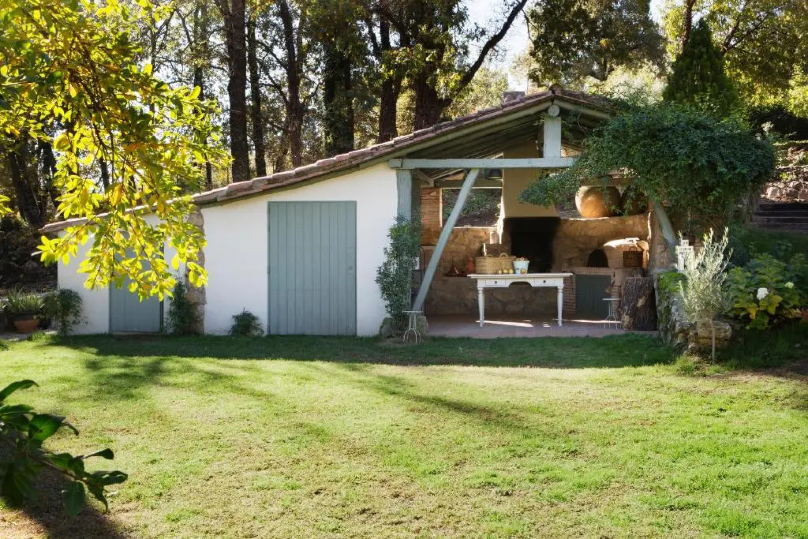 El Vergel de Chilla son 3 alojamientos Abejas 1 Abejas 2 y Libélula