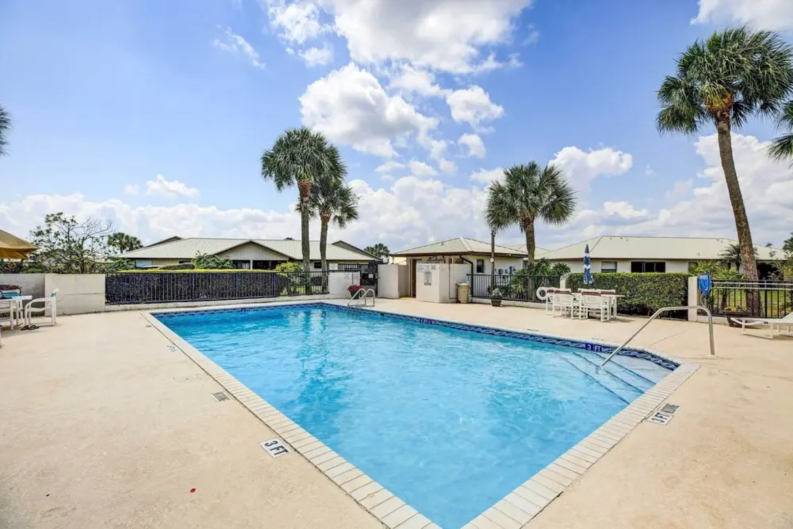 Screened Patio & Grill at Sebring Resort Community