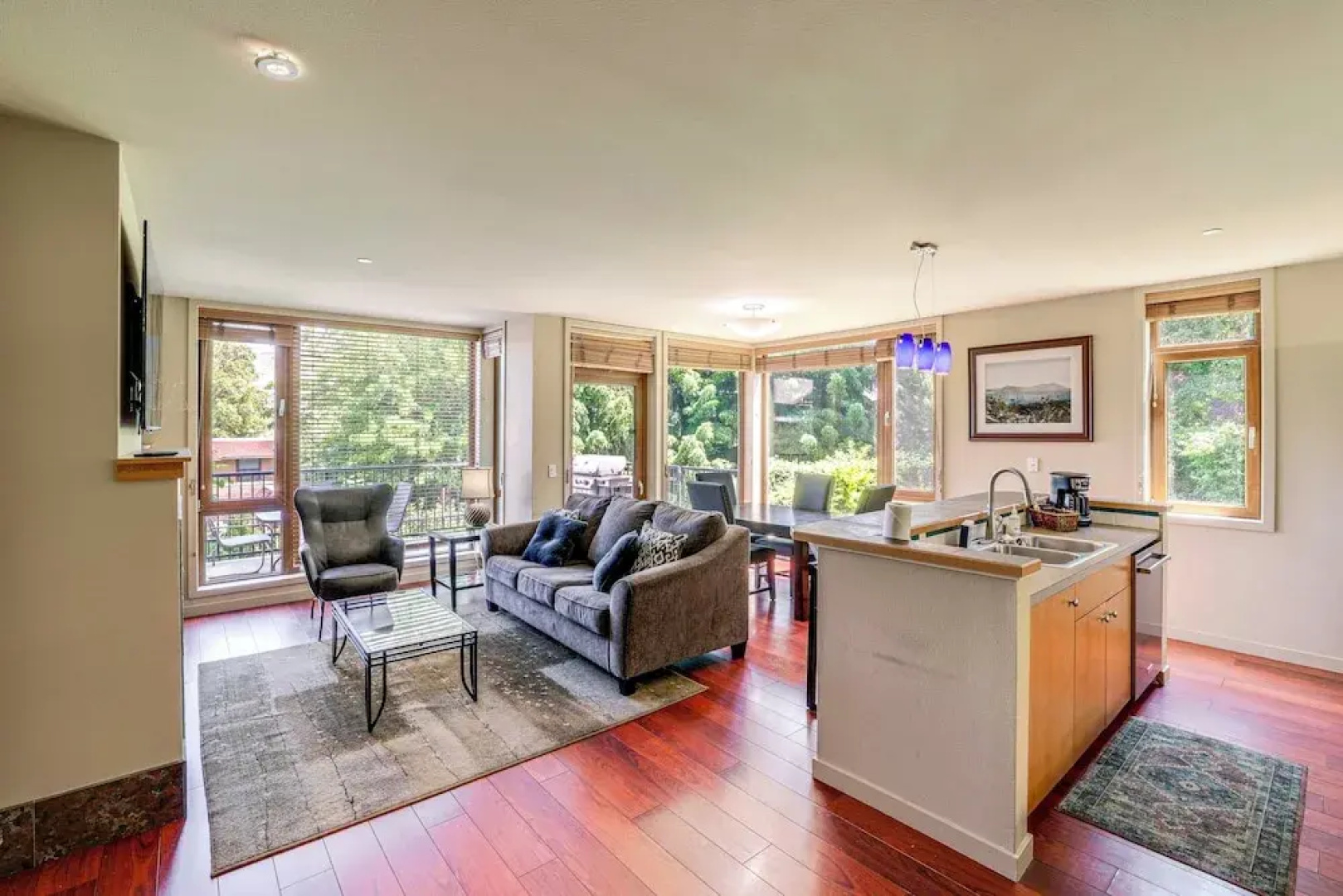 Steps to Lake Chelan: Condo w/ Resort Amenities!