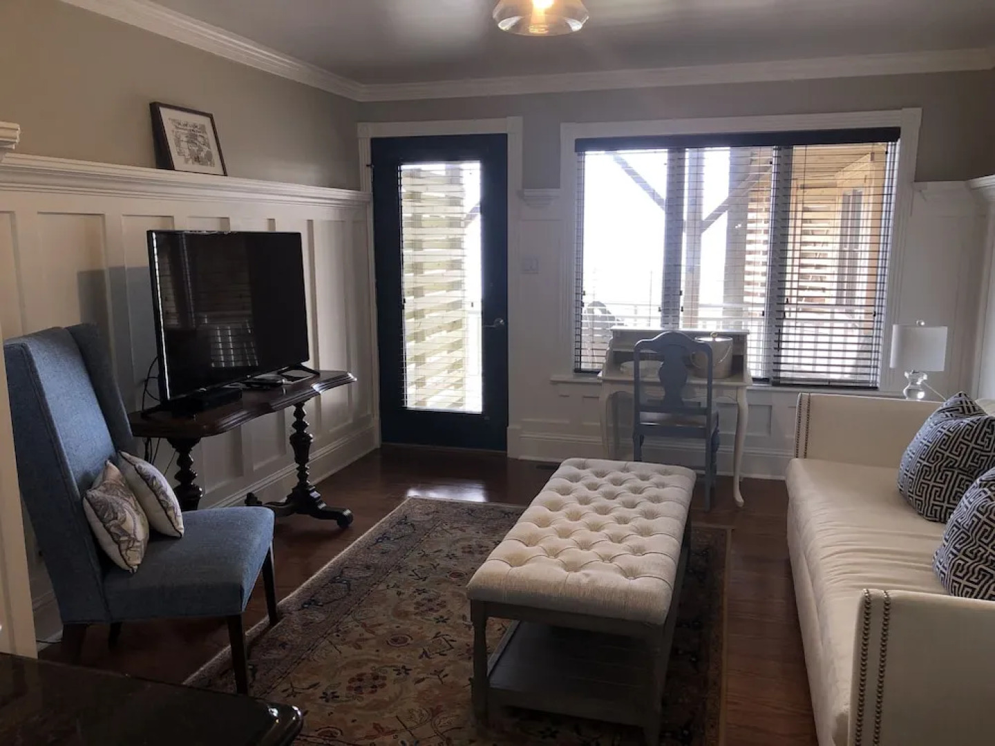 The Burrus House Inn Waterfront Suites