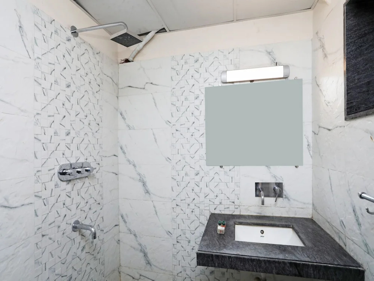 OYO 15966 Hotel Shivam