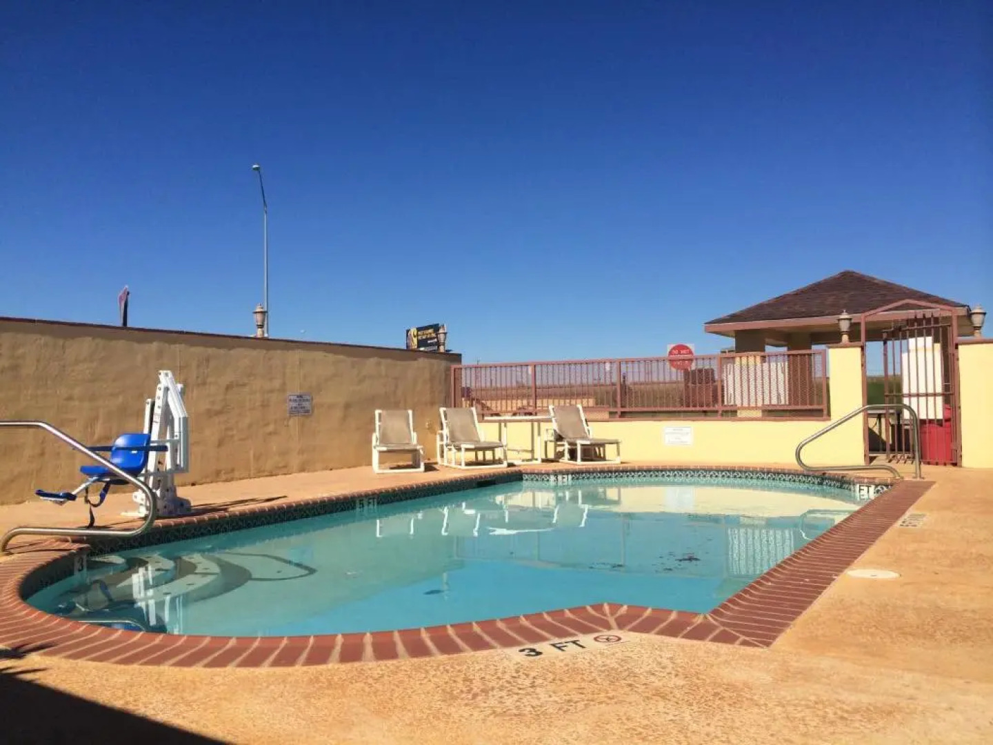 Cotulla Executive Inn